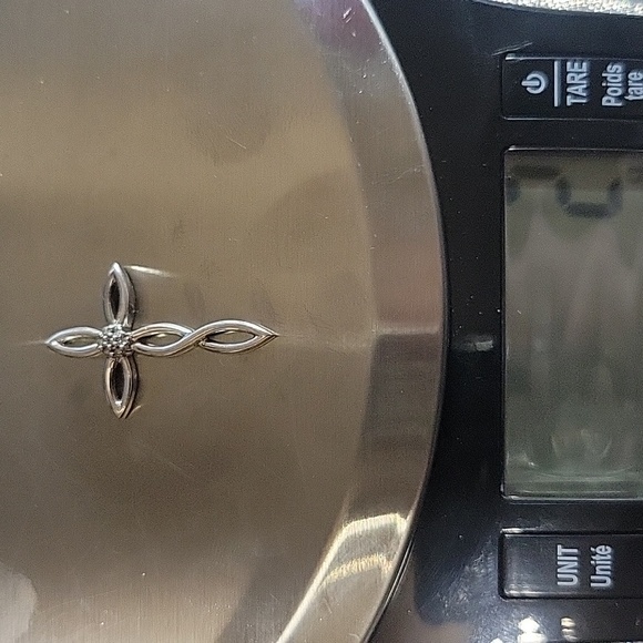 Diamond Twist Cross Necklace Pendant Kay Jeweler 925 Sterling Silver 1/20th Ct - Picture 8 of 8